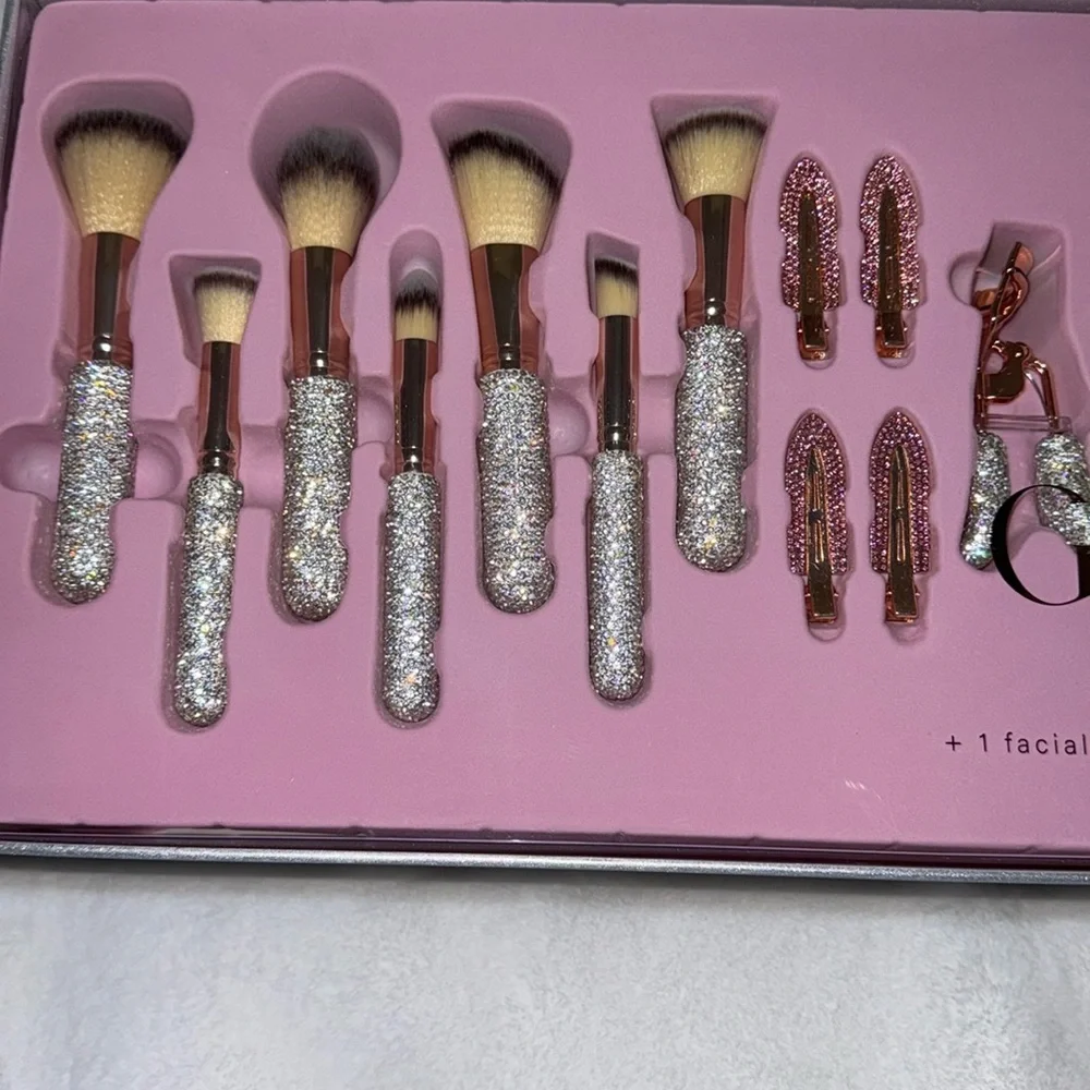 2024 Glitz & Glam Christmas holiday 31 piece essential brush collection 🎀💎 - Picture 11 of 16